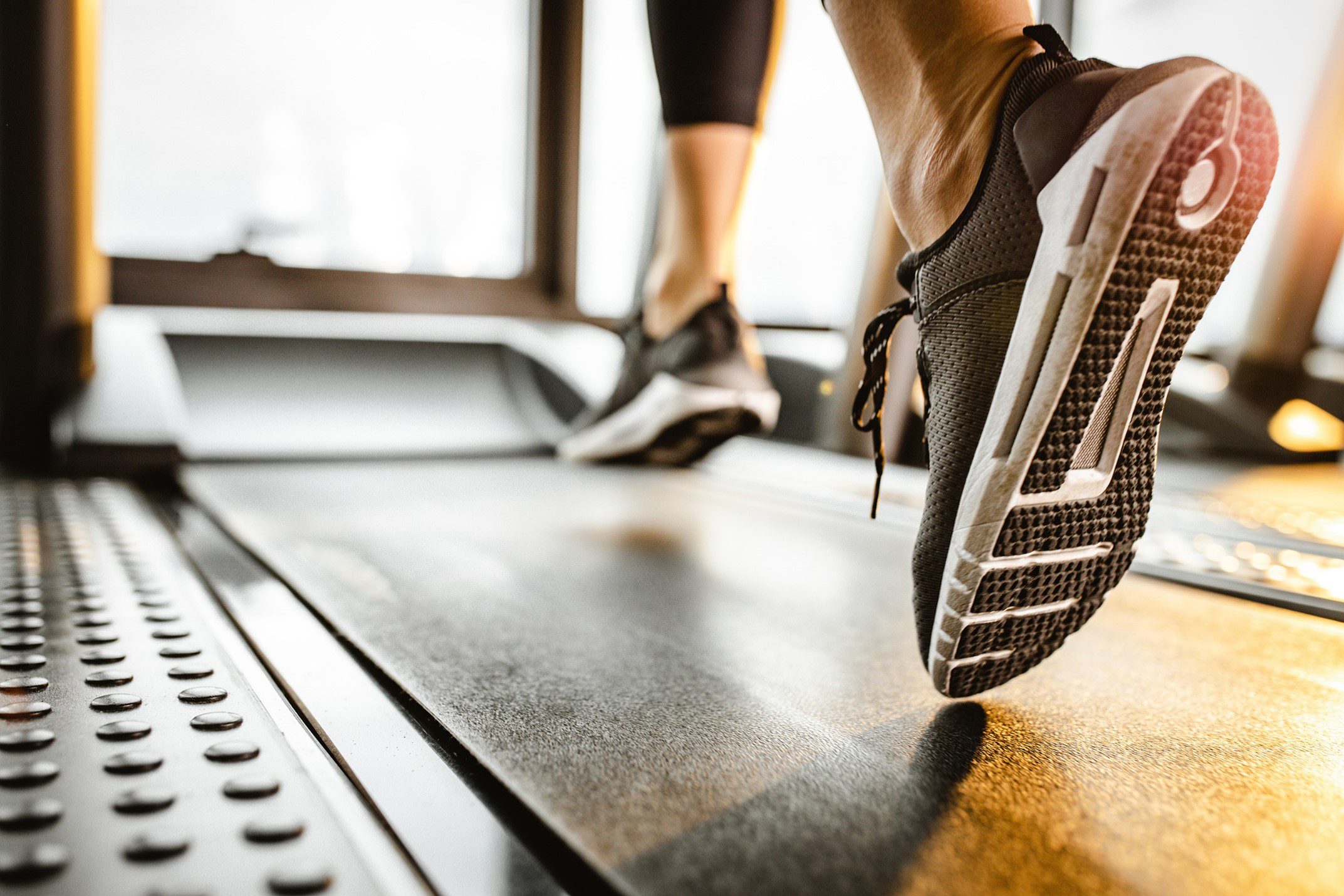 walking on a treadmill on an incline can lose weight